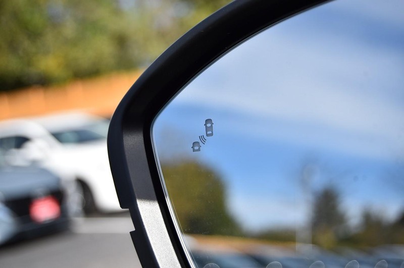 Nissan Murano Vehicle Full-screen Gallery Image 11