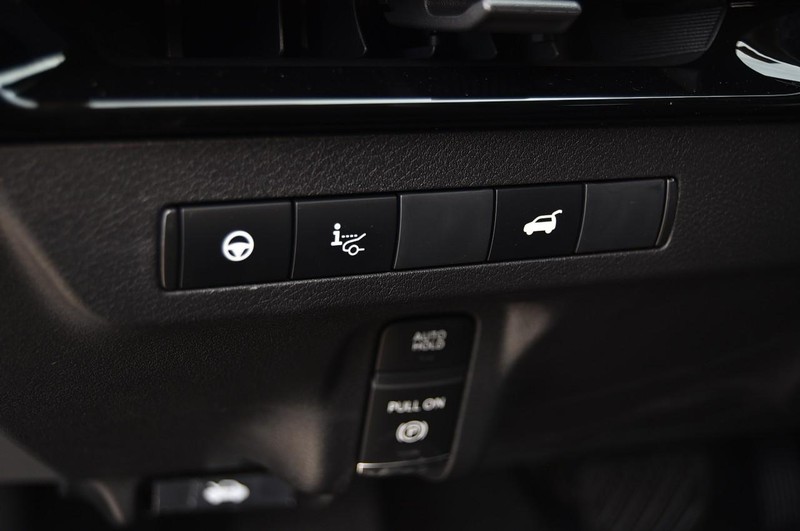 Nissan Murano Vehicle Full-screen Gallery Image 12