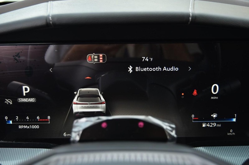 Nissan Murano Vehicle Full-screen Gallery Image 13