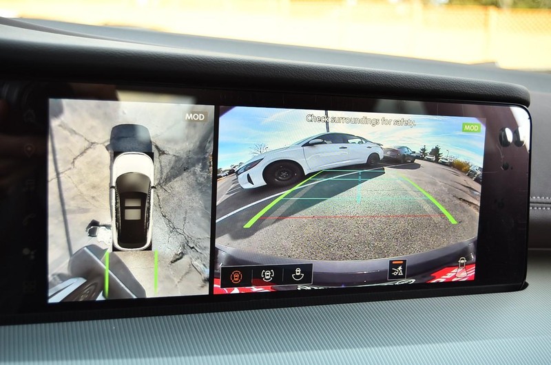 Nissan Murano Vehicle Full-screen Gallery Image 14