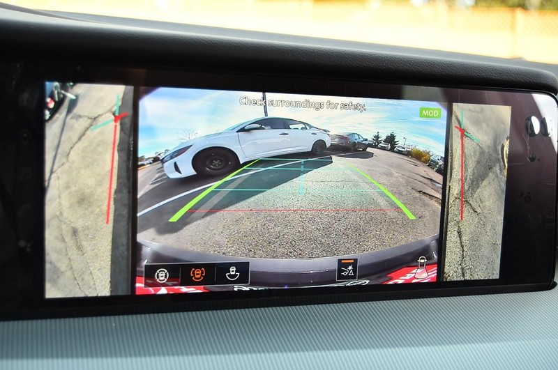 Nissan Murano Vehicle Full-screen Gallery Image 15