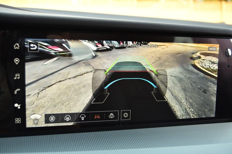 Nissan Murano Vehicle Full-screen Gallery Image 17