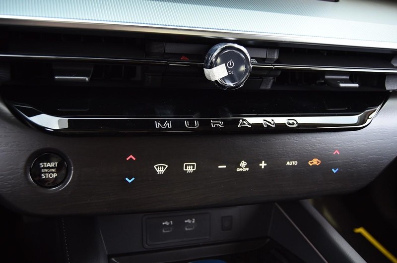 Nissan Murano Vehicle Full-screen Gallery Image 20