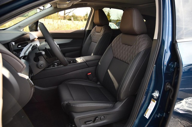 Nissan Murano Vehicle Full-screen Gallery Image 24