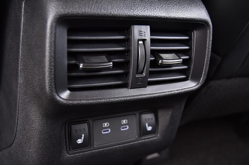 Nissan Murano Vehicle Full-screen Gallery Image 28