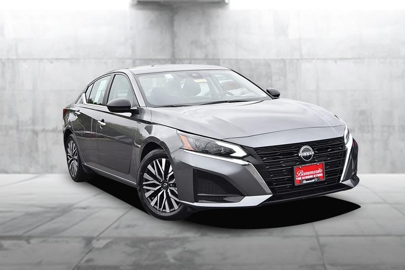 Nissan Altima Vehicle Image 02