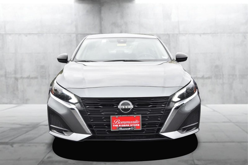 Nissan Altima Vehicle Image 04