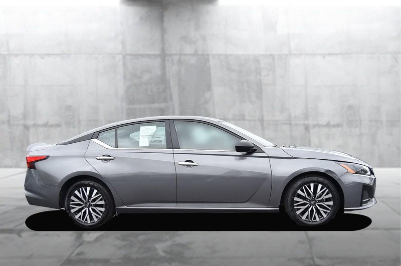 Nissan Altima Vehicle Image 05