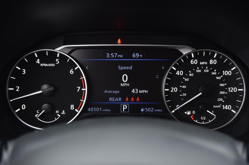 Nissan Altima Vehicle Image 12