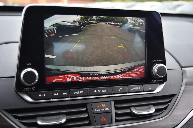 Nissan Altima Vehicle Image 13