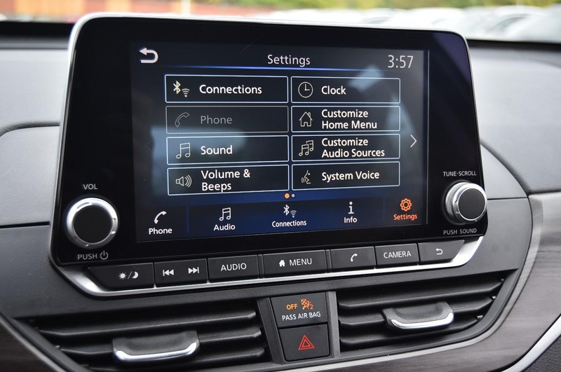 Nissan Altima Vehicle Image 14