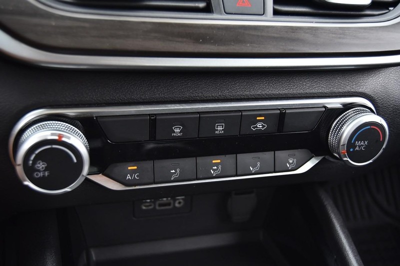 Nissan Altima Vehicle Image 15