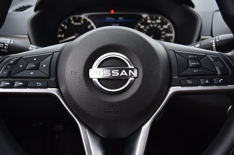 Nissan Altima Vehicle Image 18