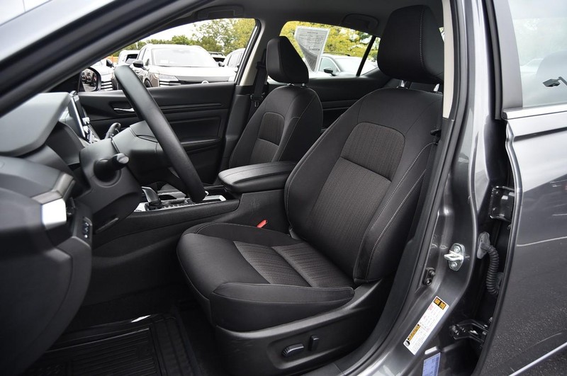 Nissan Altima Vehicle Image 19