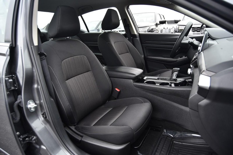 Nissan Altima Vehicle Image 20