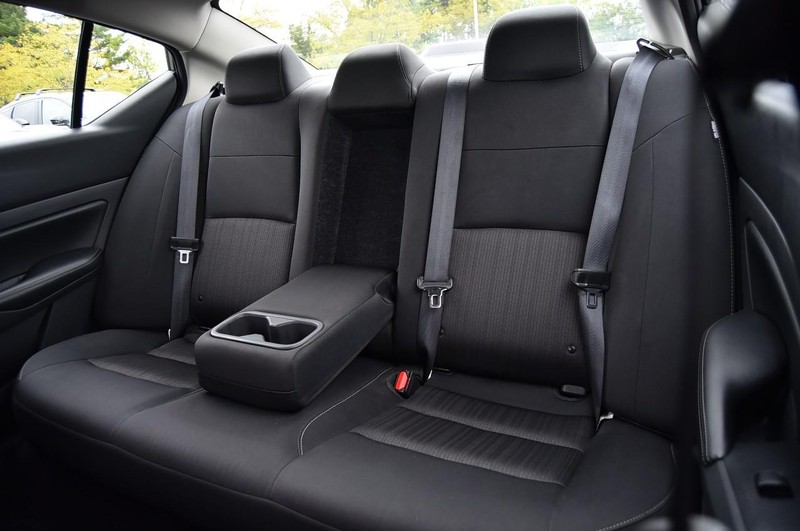 Nissan Altima Vehicle Image 21