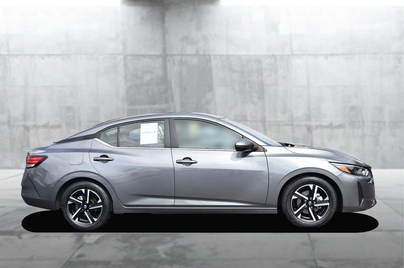 Nissan Sentra Vehicle Image 05