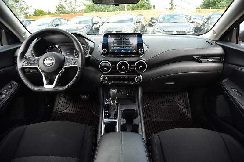 Nissan Sentra Vehicle Image 08