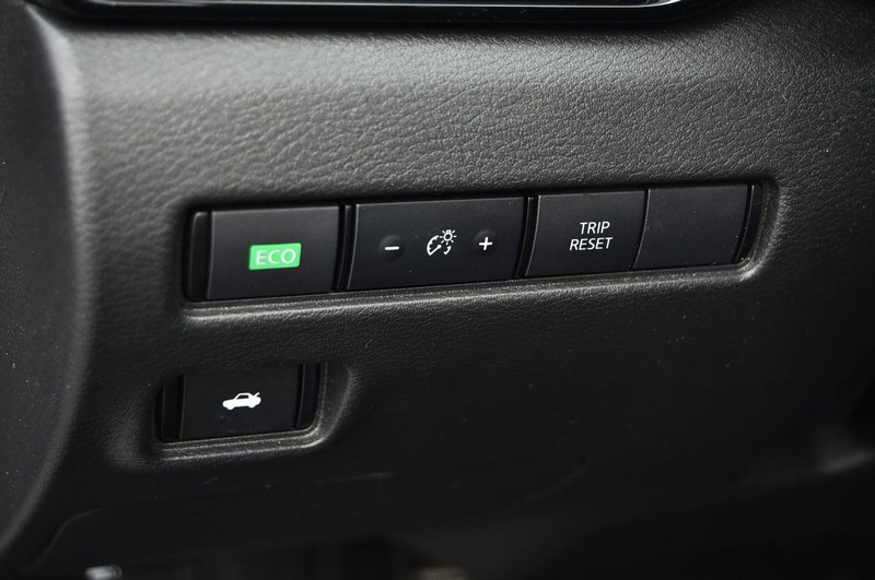 Nissan Sentra Vehicle Image 11