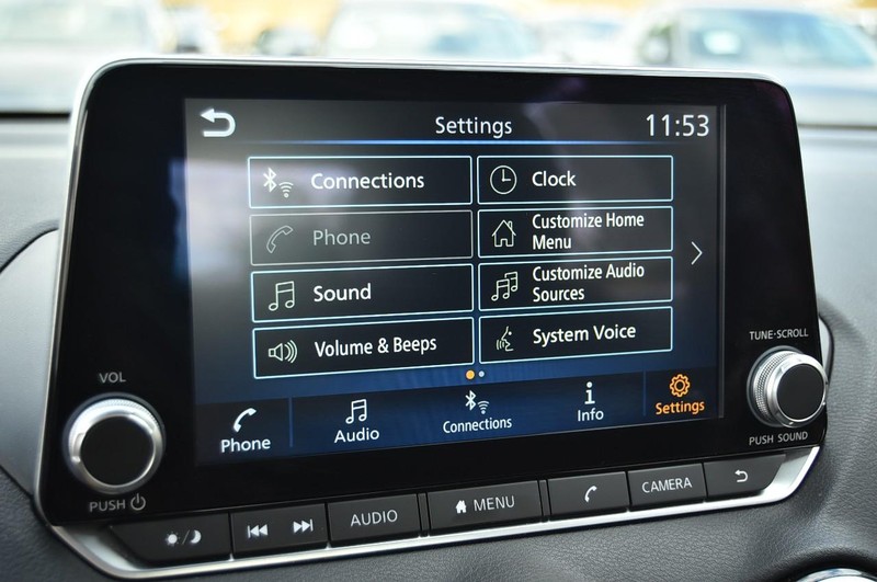 Nissan Sentra Vehicle Image 14