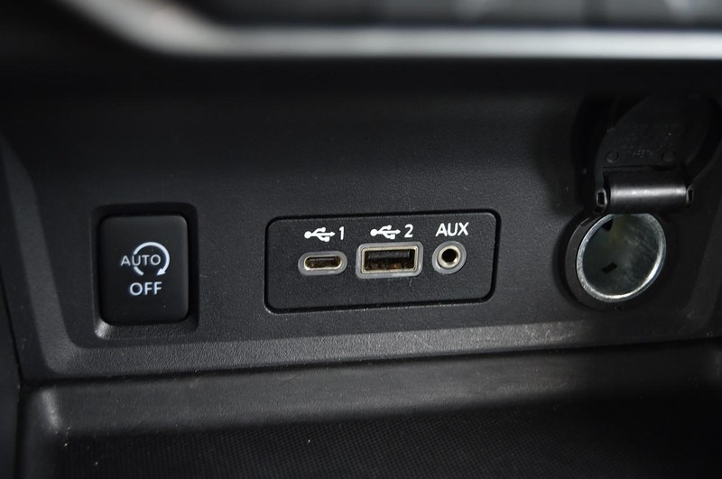 Nissan Sentra Vehicle Image 16