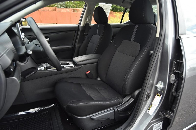 Nissan Sentra Vehicle Image 19