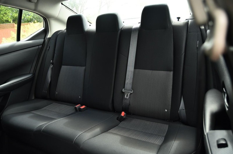 Nissan Sentra Vehicle Image 21