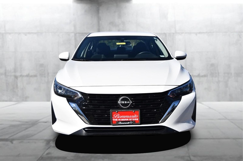 Nissan Sentra Vehicle Image 04