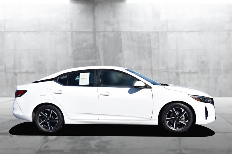 Nissan Sentra Vehicle Image 05