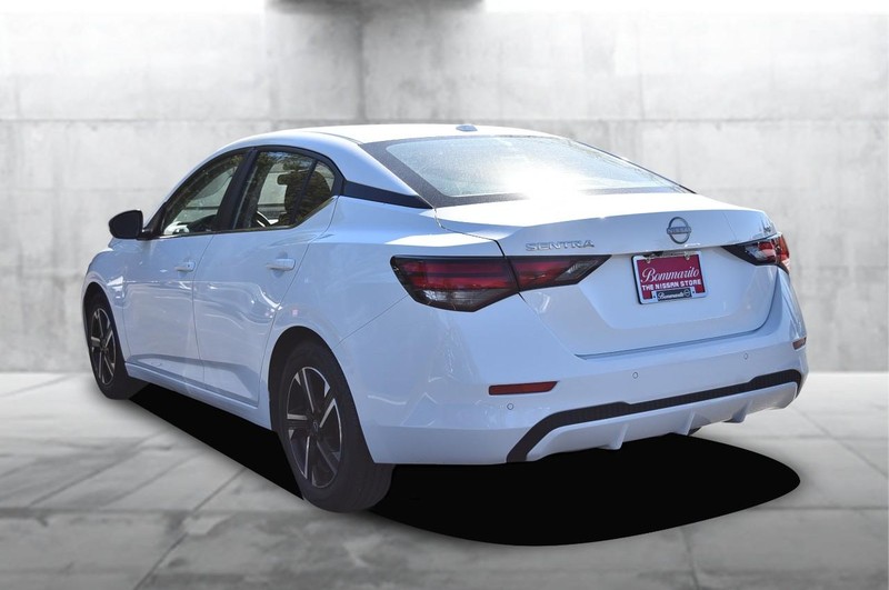 Nissan Sentra Vehicle Image 07