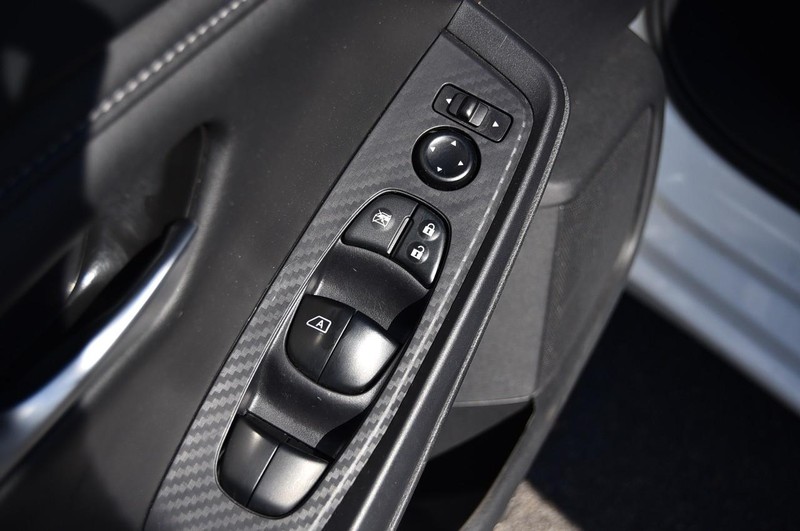 Nissan Sentra Vehicle Image 09