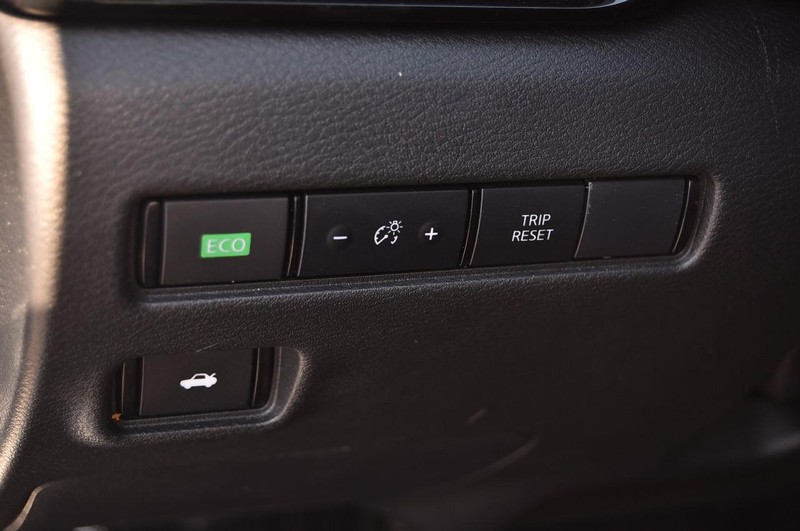 Nissan Sentra Vehicle Image 11