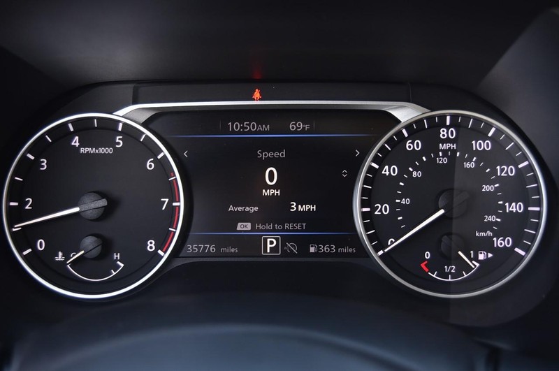 Nissan Sentra Vehicle Image 12