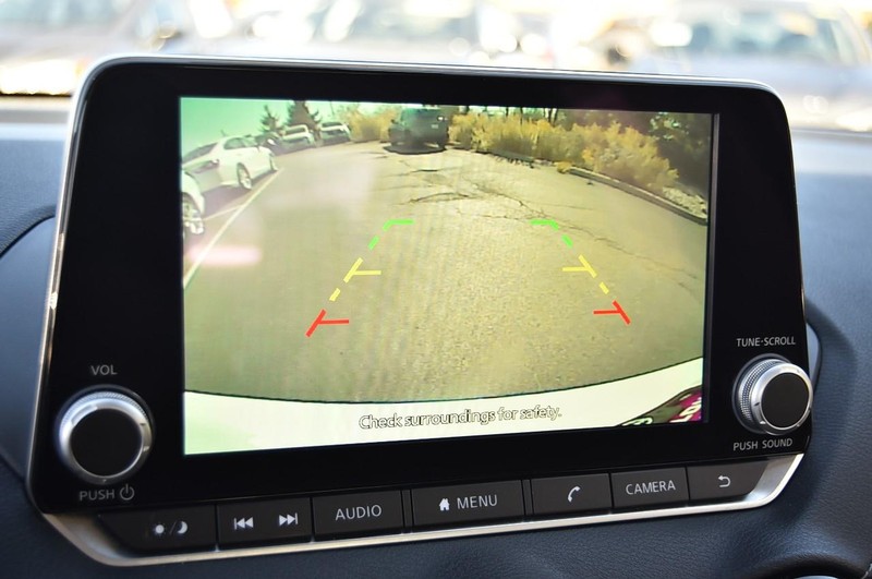 Nissan Sentra Vehicle Image 13