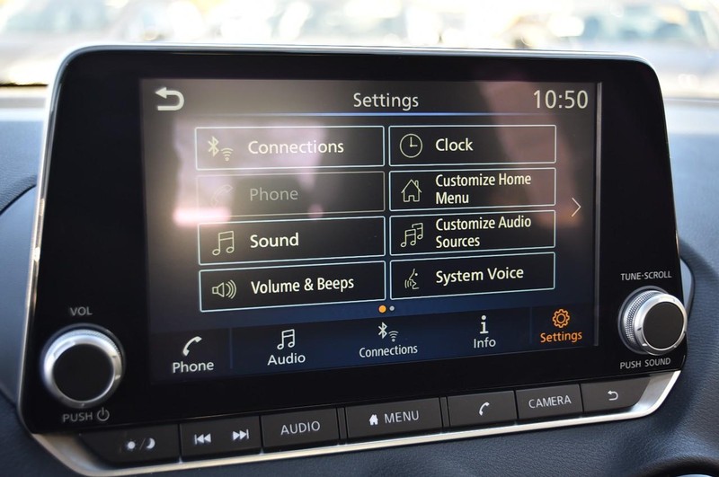 Nissan Sentra Vehicle Image 14