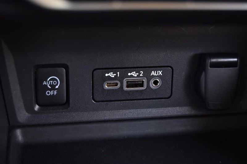 Nissan Sentra Vehicle Image 16