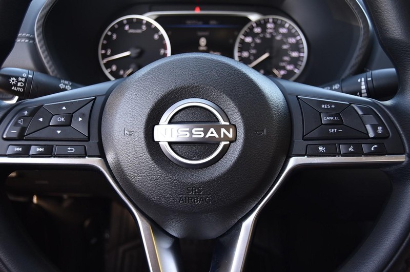 Nissan Sentra Vehicle Image 18