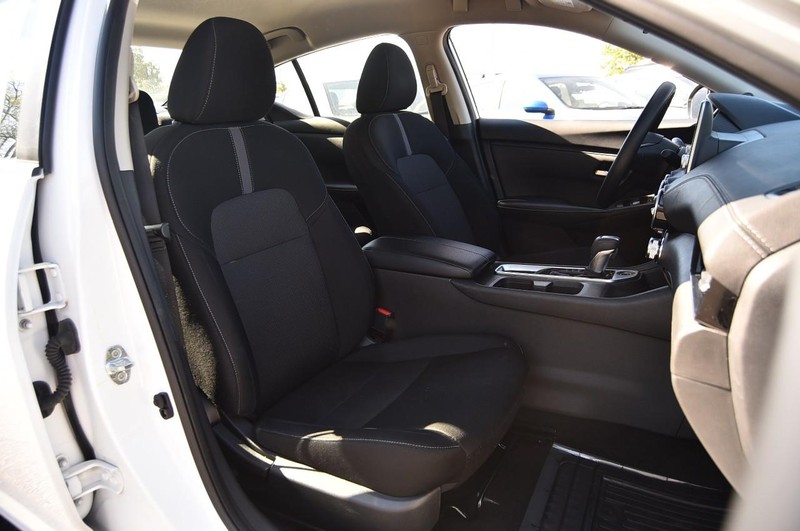 Nissan Sentra Vehicle Image 20