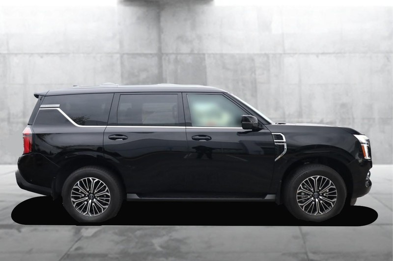 Nissan Armada Vehicle Full-screen Gallery Image 5