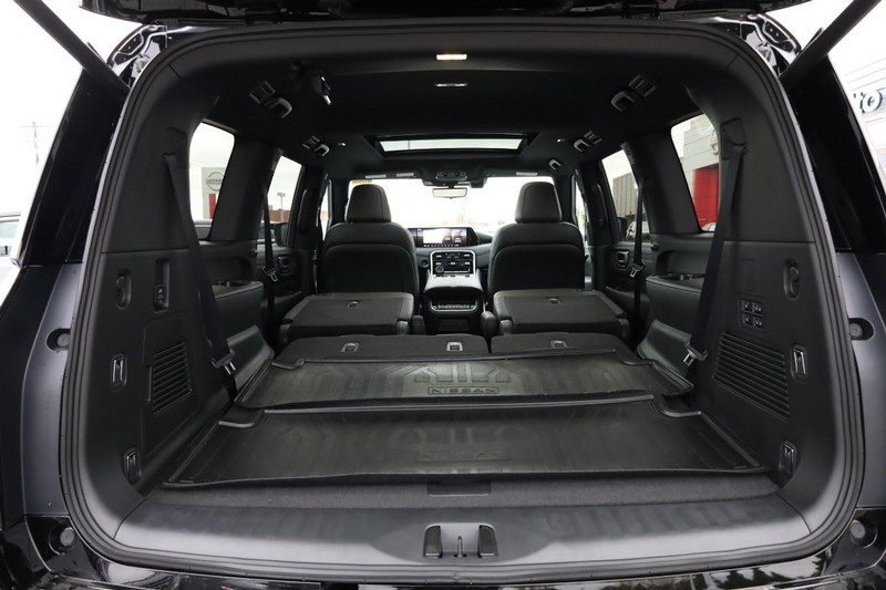 Nissan Armada Vehicle Full-screen Gallery Image 7