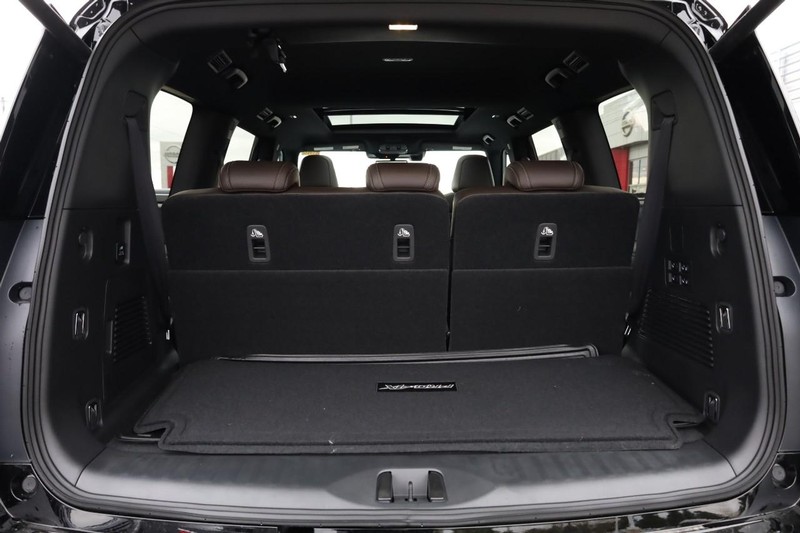 Nissan Armada Vehicle Full-screen Gallery Image 9