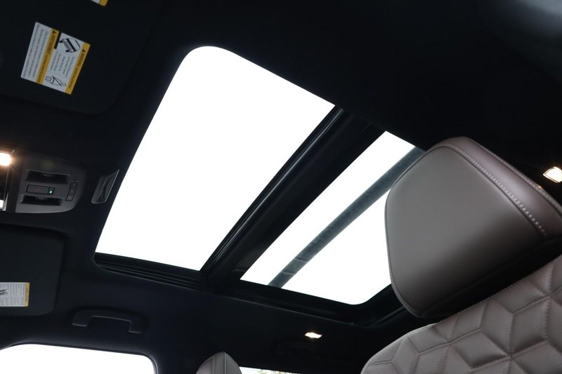 Nissan Armada Vehicle Full-screen Gallery Image 11