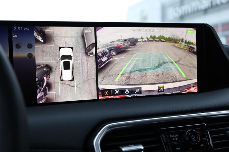 Nissan Armada Vehicle Full-screen Gallery Image 16