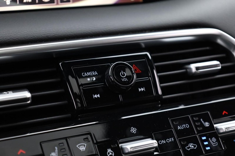 Nissan Armada Vehicle Full-screen Gallery Image 17