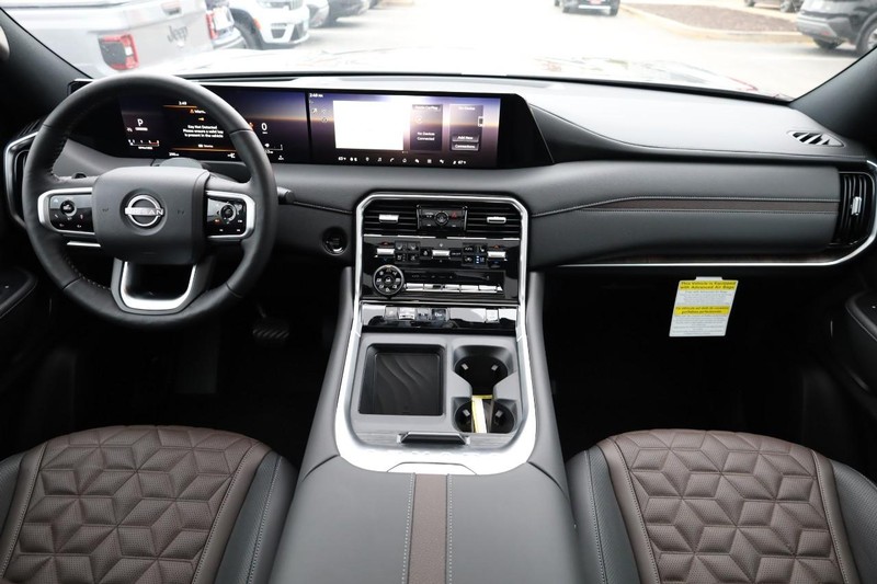 Nissan Armada Vehicle Full-screen Gallery Image 27