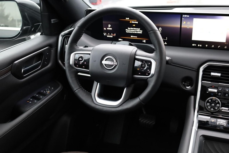 Nissan Armada Vehicle Full-screen Gallery Image 28