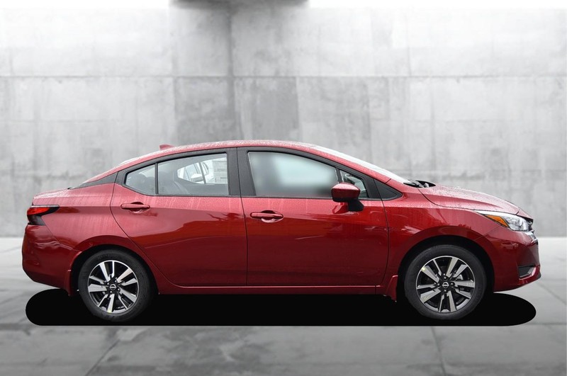 Nissan Versa Vehicle Full-screen Gallery Image 5