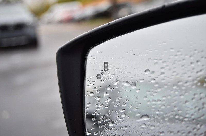 Nissan Versa Vehicle Full-screen Gallery Image 10