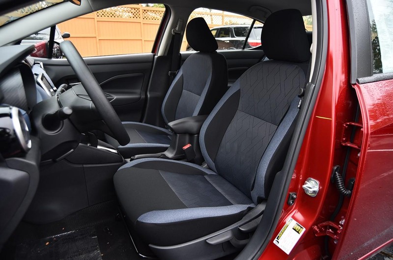 Nissan Versa Vehicle Full-screen Gallery Image 18