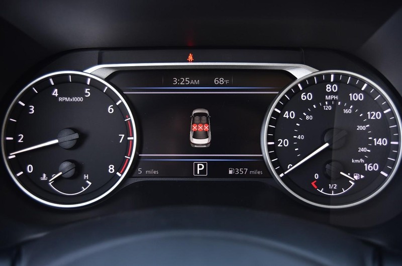 Nissan Sentra Vehicle Image 12